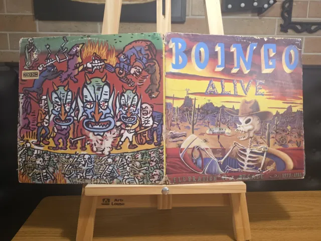 Oingo Boingo — Boingo Alive: A Celebration of a Decade 1979–1988 · Encarte — lado 2 · foto 4