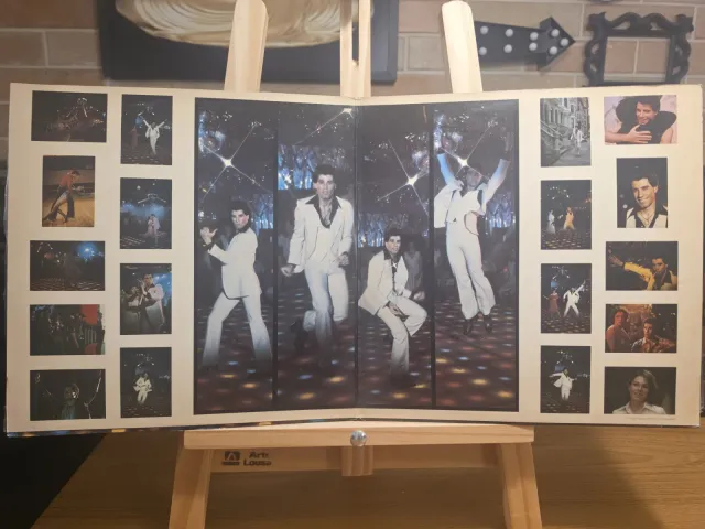 Vários artistas — Saturday Night Fever (The Original Movie Sound Track) · Encarte aberto · foto 3