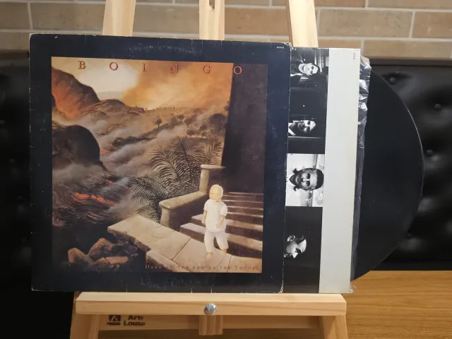 Oingo Boingo — Dark at the End of the Tunnel · Vinil e encarte · foto 3