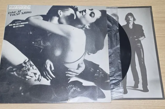 Scorpions — Love at First Sting · Encarte · foto 2