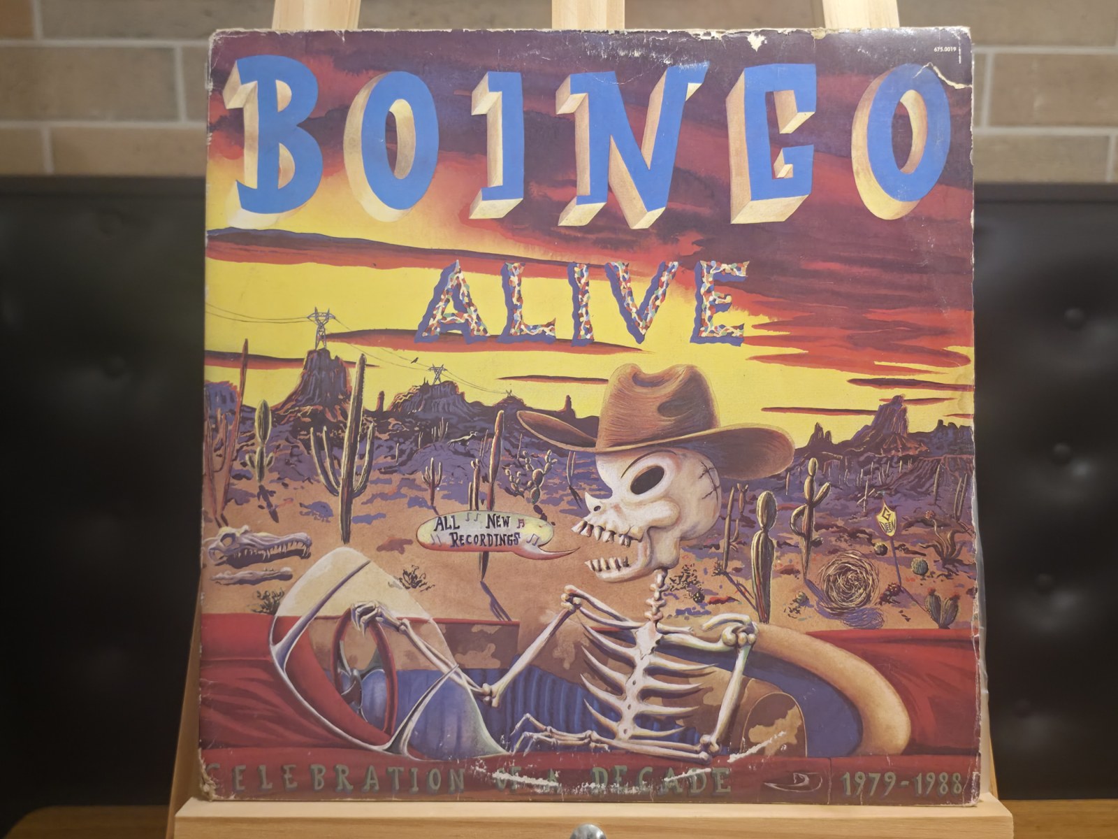 Capa de Oingo Boingo — Boingo Alive: A Celebration of a Decade 1979–1988
