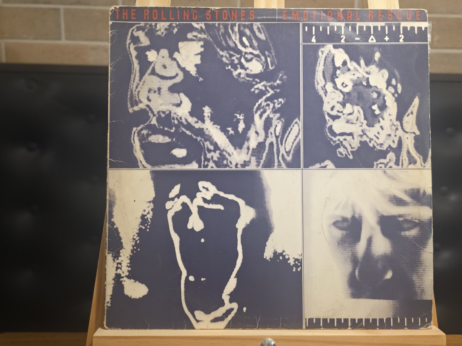 Capa de The Rolling Stones — Emotional Rescue