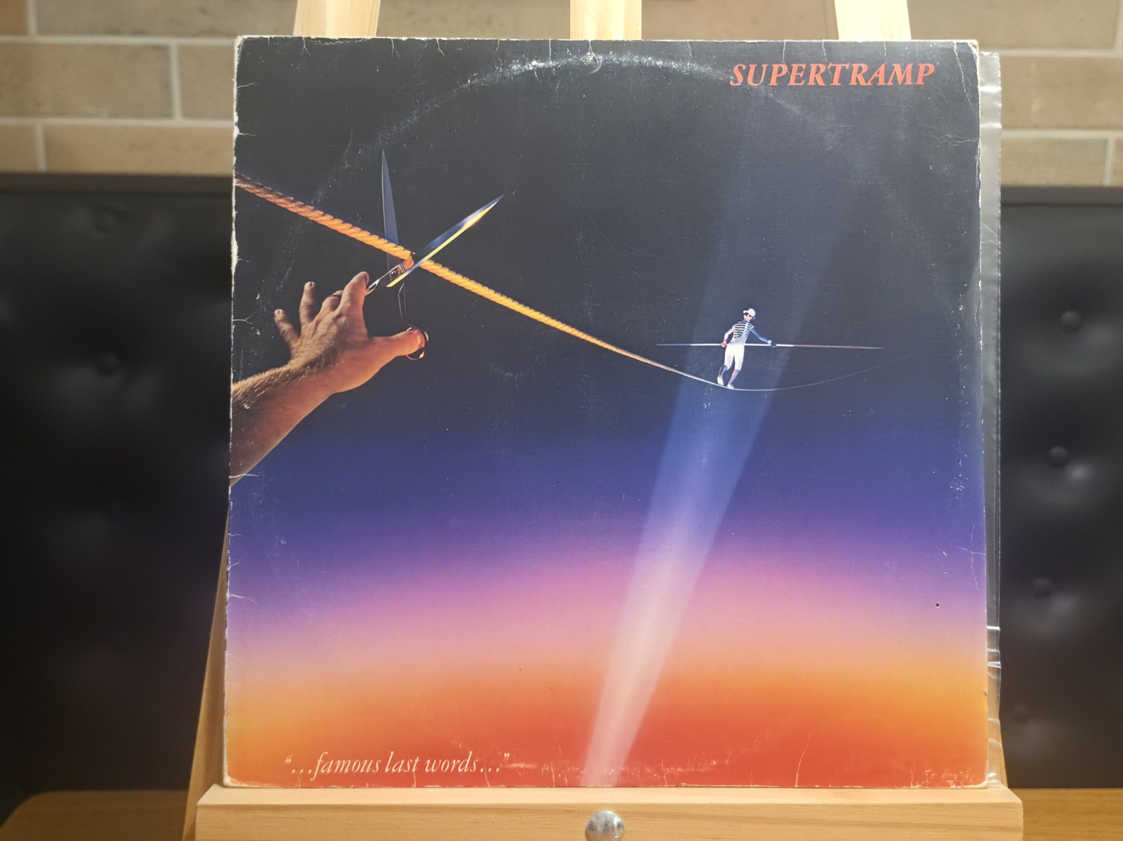 Capa de Supertramp — …Famous Last Words…