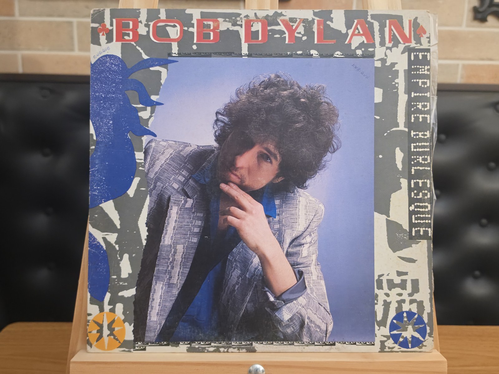 Capa de Bob Dylan — Empire Burlesque