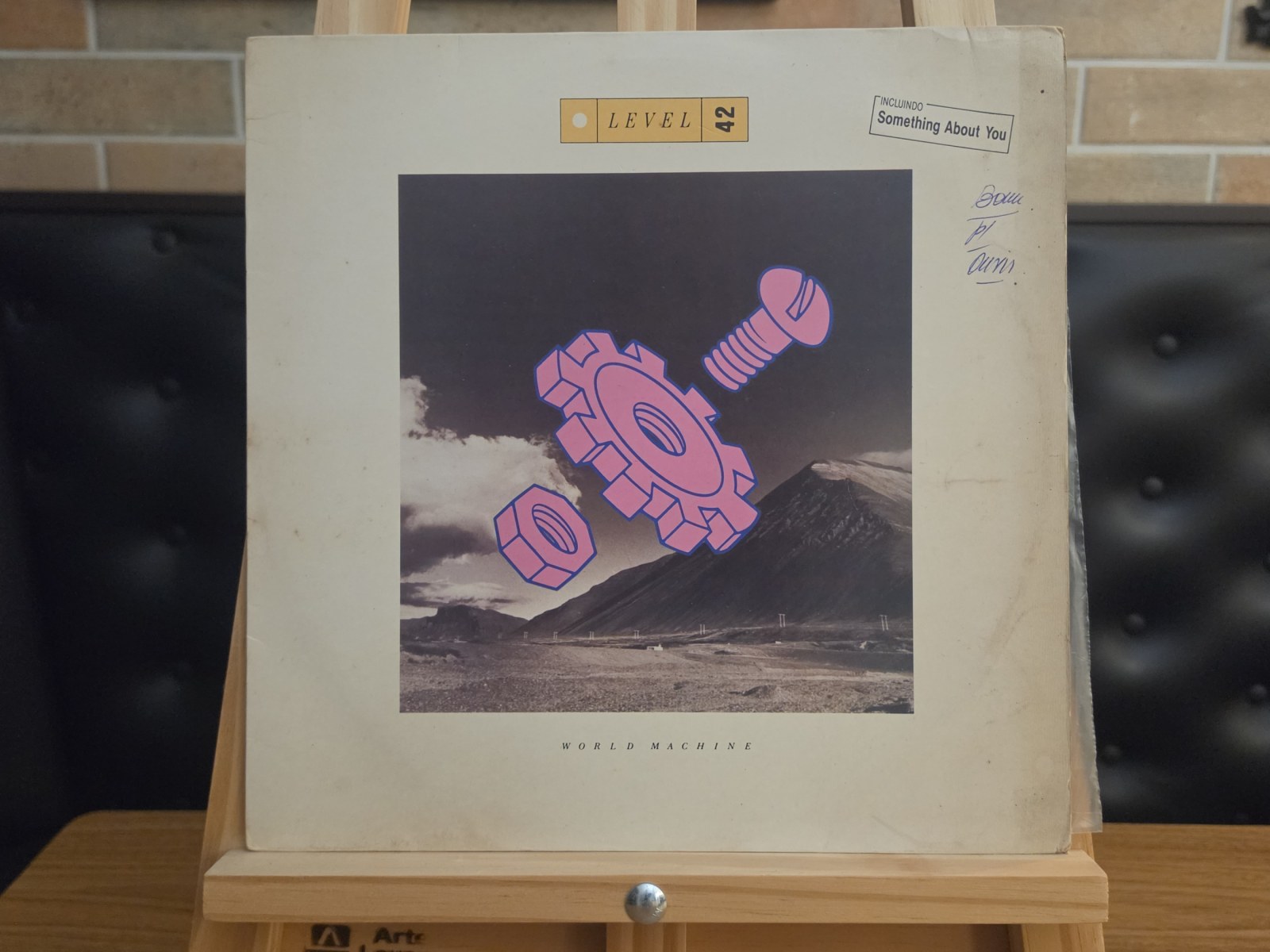 Capa de Level 42 — World Machine