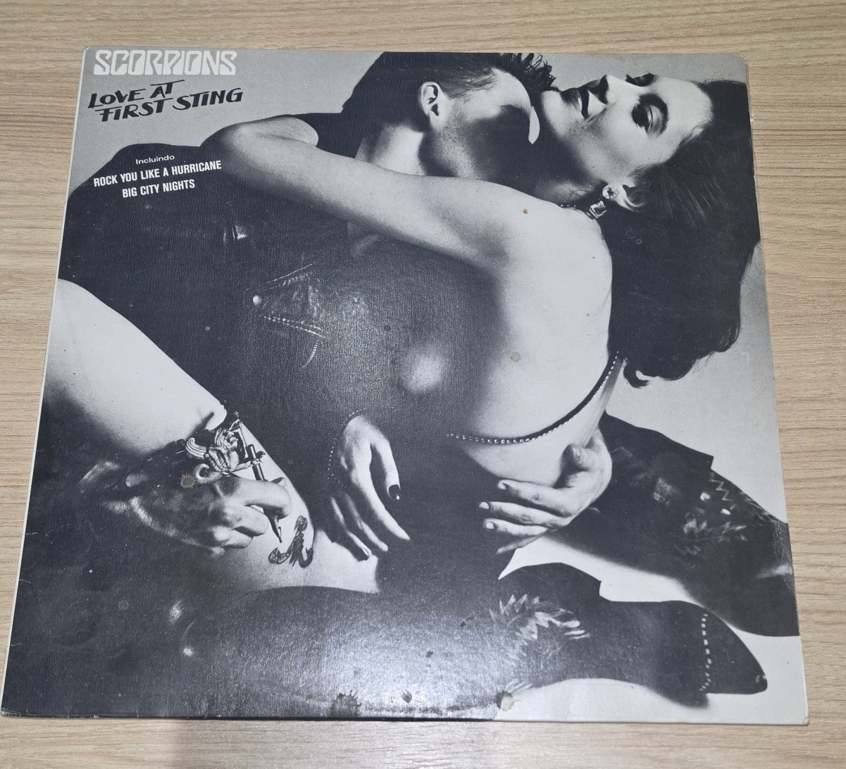 Capa de Scorpions — Love at First Sting