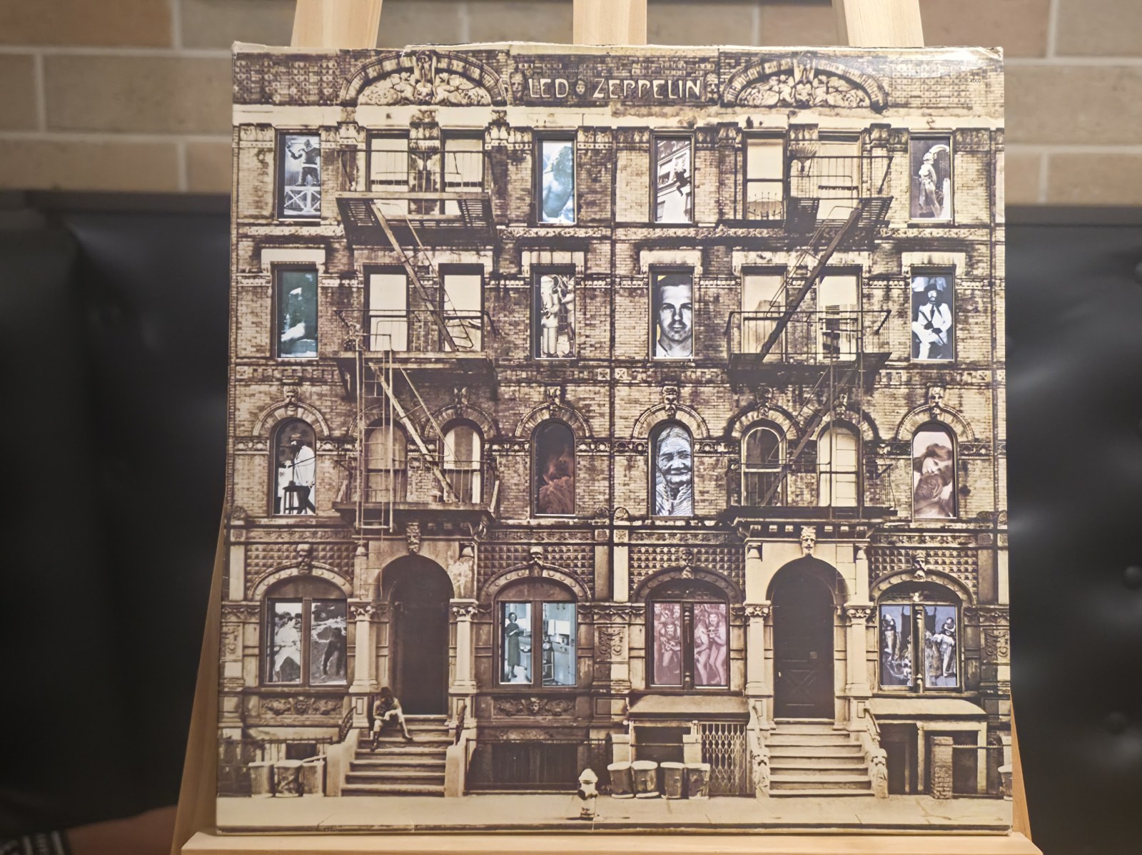 Capa de Led Zeppelin — Physical Graffiti