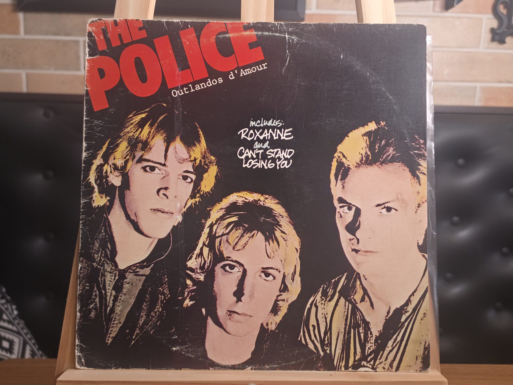 Capa de The Police — Outlandos d'Amour