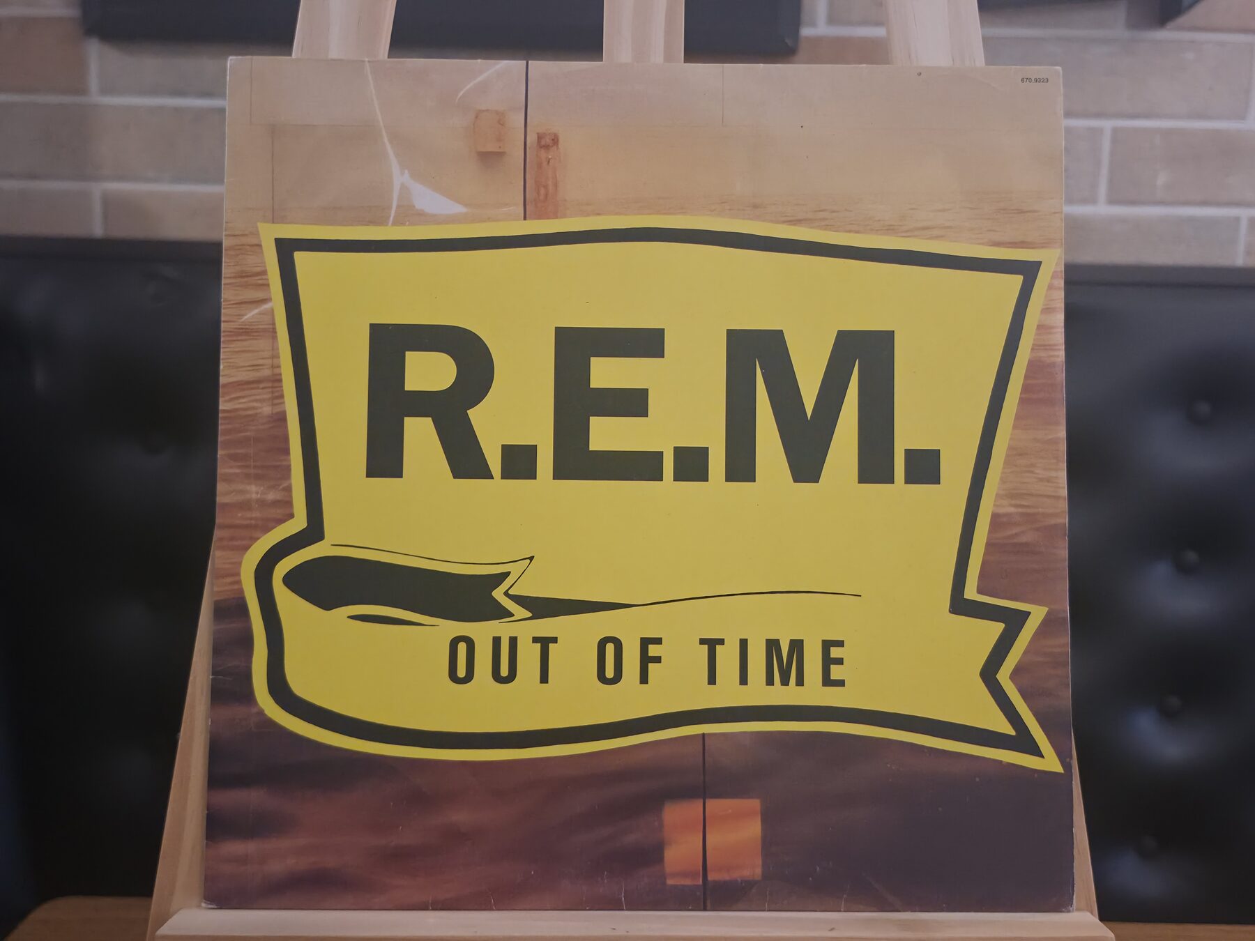 Capa de R.E.M. — Out of Time