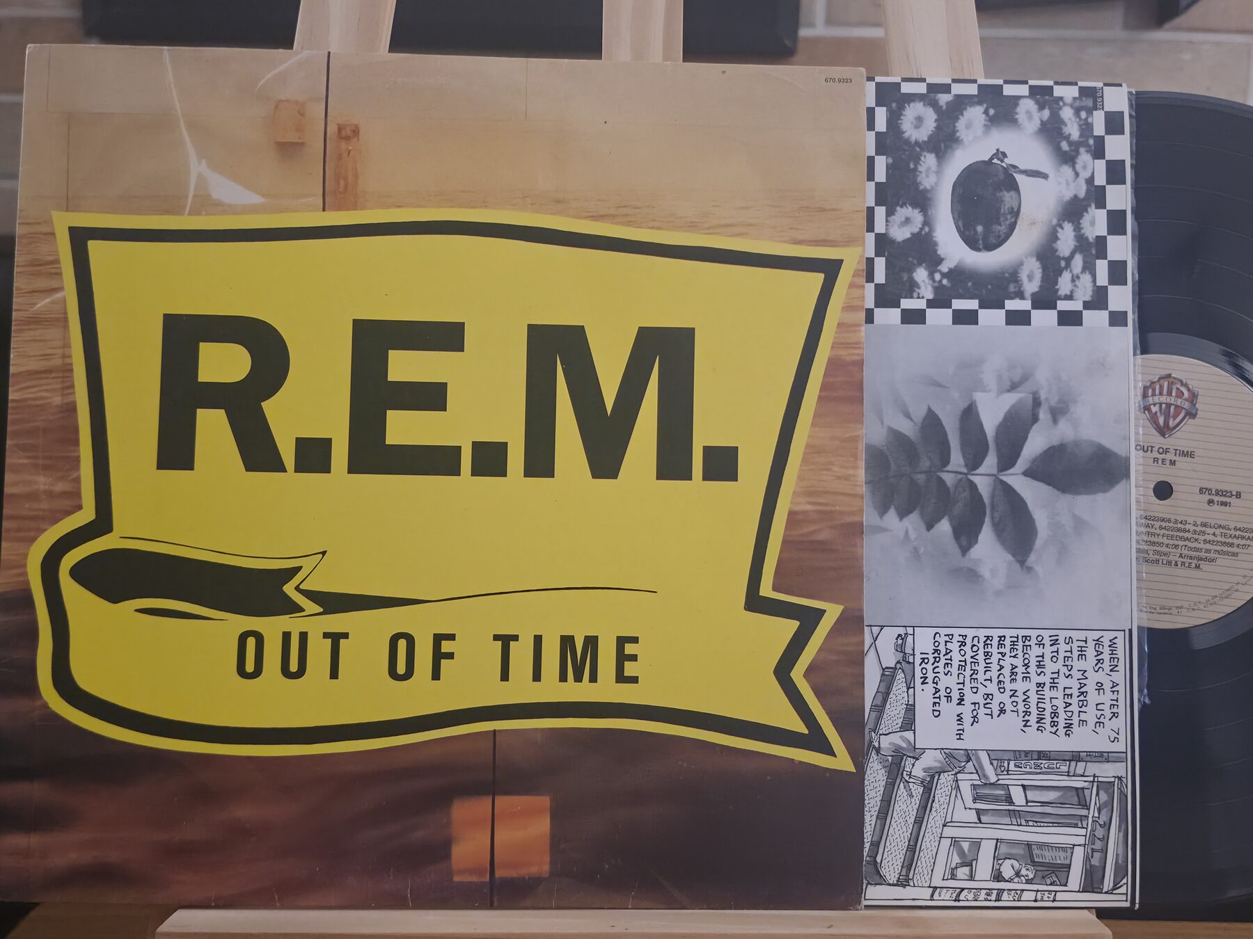 R.E.M. — Out of Time · Foto complementar · foto 3