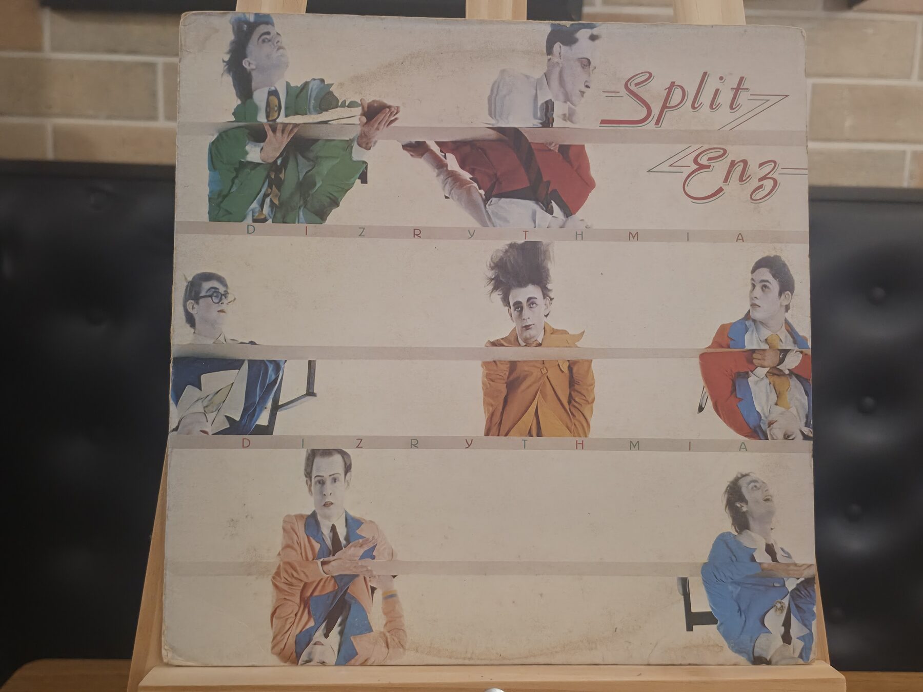Capa de Split Enz — Dizrythmia